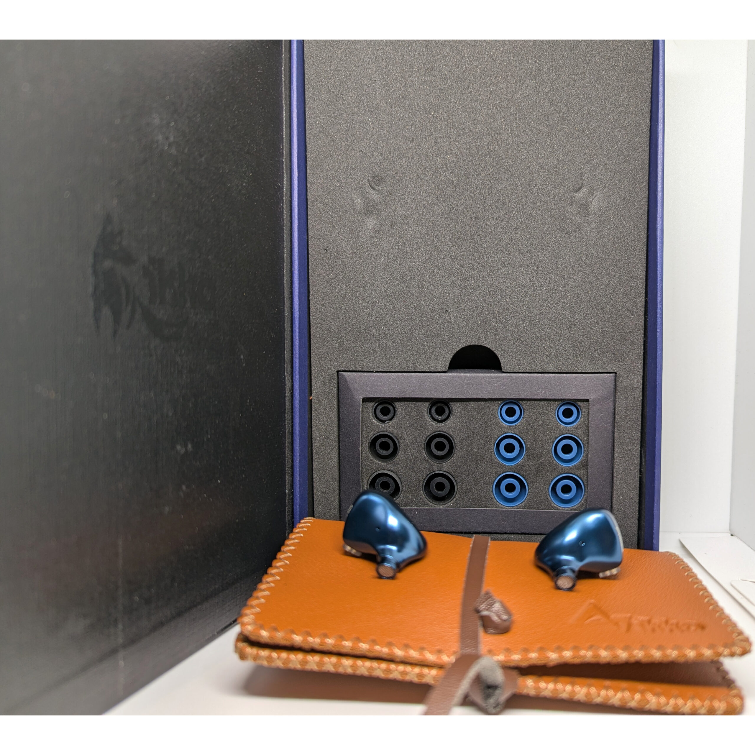 Buy Ikko Audio OH1 open box earphones at hifinage in India.